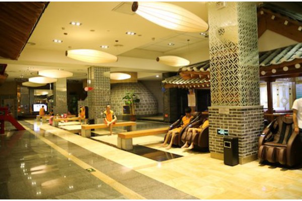 成都解放路夜生活，养生休闲好去处(成都解放路酒吧)